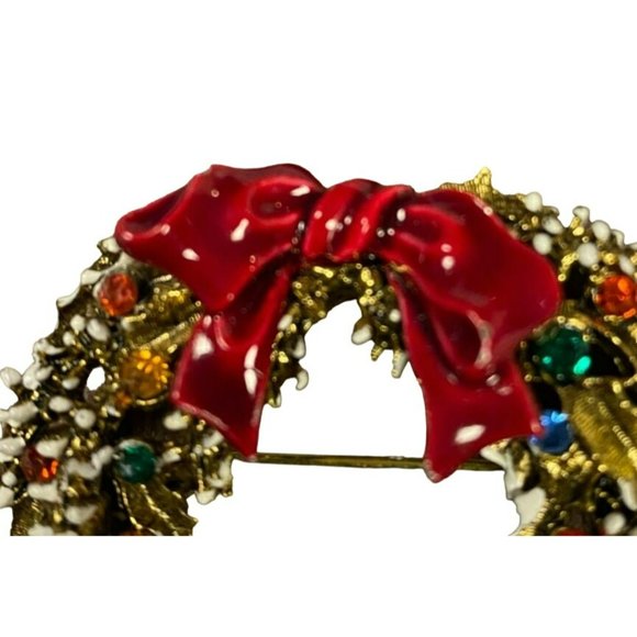 Vintage Christmas 1960s Signed ART Rhinestone and Red Enamel Bow Wreath Brooch - Picture 2 of 5